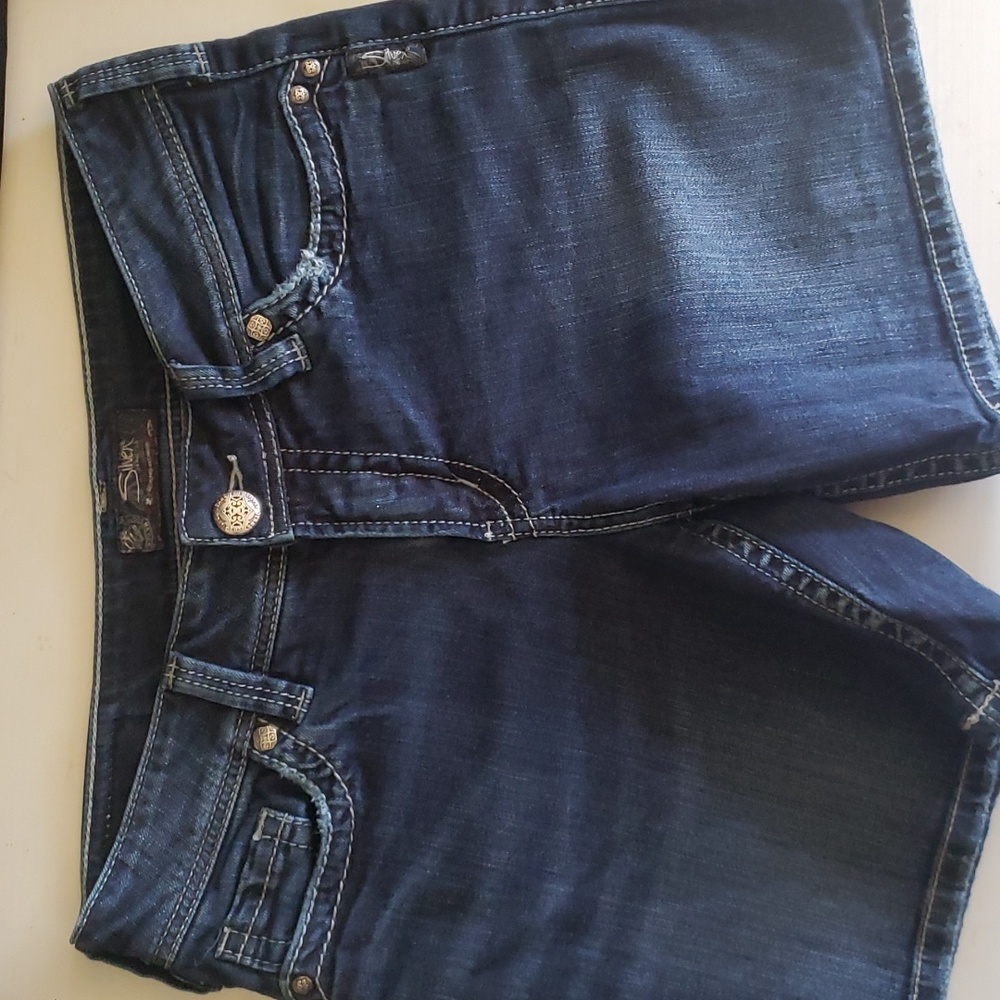 Silver Suki Denim Shorts size 31.     FF110